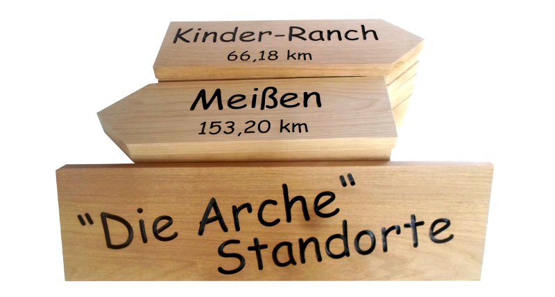 Lammershof , Ausschilderung Eichenholz natur.