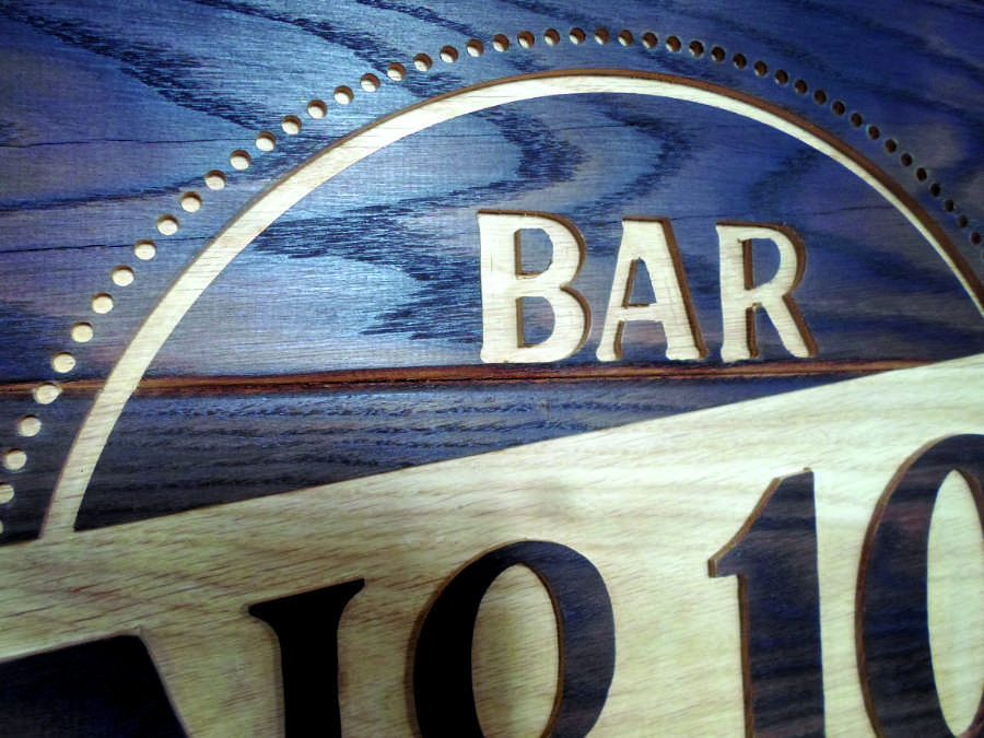 Gastronomie Bar, Holzschild aus Eiche – beflammt
