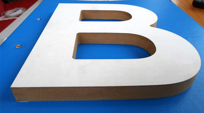 Holzbuchstaben aus 16 mm MDF-Platte Schrifthöhe 200 mm