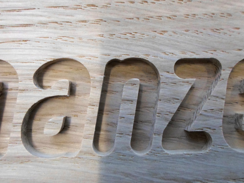 Detailansicht Schrift Holzschild graviert